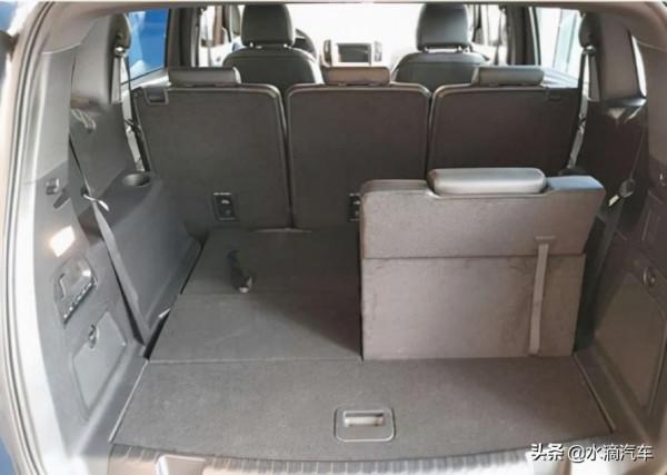 福特新款中型MPV海外實拍:7座佈局+混合動力,可惜與中國無緣 福特新款中型MPV海外實拍:7座佈局+混合動力,可惜與中國無緣