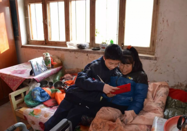 寒門再難出貴子?一張家庭對比照,揭示了底層孩子艱難的逆襲之路 寒門再難出貴子?一張家庭對比照,揭示了底層孩子艱難的逆襲之路