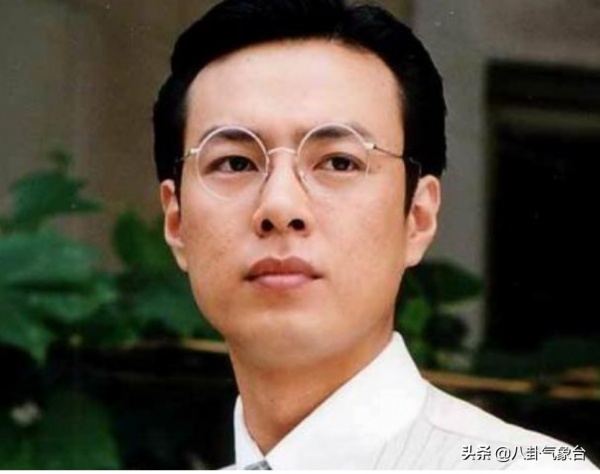 《正陽門下》朱鐵，結婚11年0緋聞只愛老婆，三世同堂成人生贏家