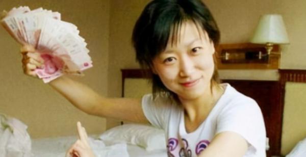 著名主持人魏笑,25歲僅當36小時新娘不幸離世,丈夫為愛至今不娶 著名主持人魏笑,25歲僅當36小時新娘不幸離世,丈夫為愛至今不娶