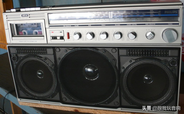 80年代飛利浦推出的D8444立體聲收音機、盒式錄音機Boombox音響 80年代飛利浦推出的D8444立體聲收音機、盒式錄音機Boombox音響