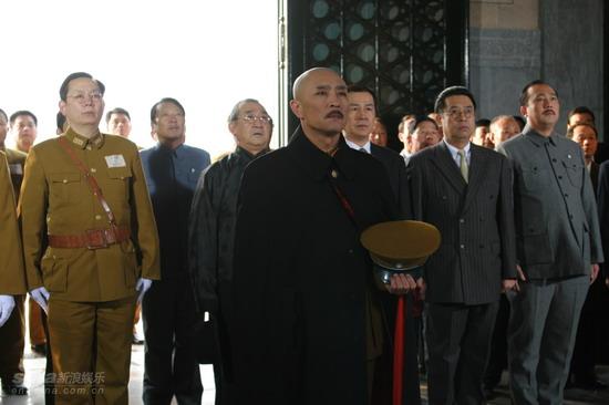 西安事變中,蔣介石摔傷,其兄驚嚇而死,張學良後來仍陪其回南京 西安事變中,蔣介石摔傷,其兄驚嚇而死,張學良後來仍陪其回南京