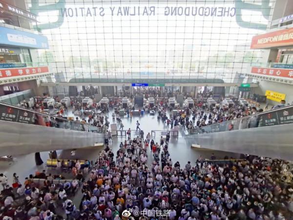 這個國慶誰最火？北京、上海、成都上榜！這個地方“最美人牆”也上線了