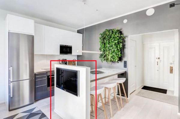 砌半牆隔斷又當電視牆、又當廚房櫥櫃用，鄰居：&OpenCurlyDoubleQuote;反人類&rdquo;的設計