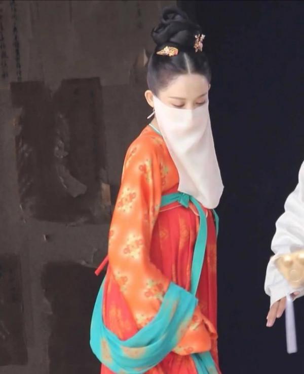 古力娜扎穿唐裝演繹華服之美,高髻美簪,輕歌豔舞,重回唐朝夢 古力娜扎穿唐裝演繹華服之美,高髻美簪,輕歌豔舞,重回唐朝夢