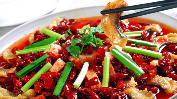川菜球溪鰱魚的家常做法，麻辣味濃魚肉鮮嫩，好吃又下飯