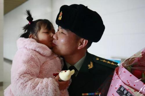 難忘！老兵，還記得你第一次探家的情景嗎？