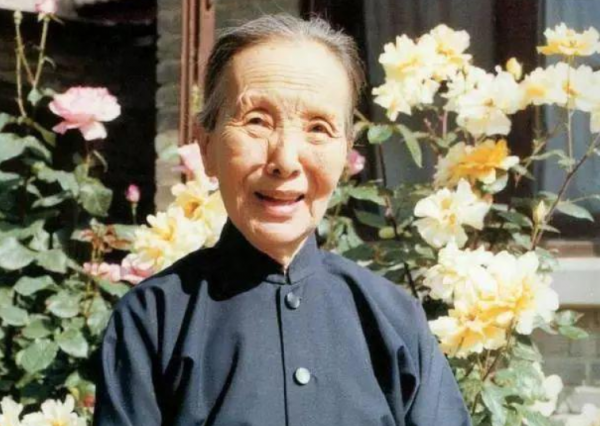 中國作協主席鐵凝，54歲等來真愛：我寧願沒有，也不要湊合的婚姻