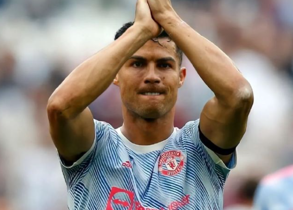 大度又勇敢！卡瓦尼做出重要決定，讓球衣給C羅，但不讓時間給他