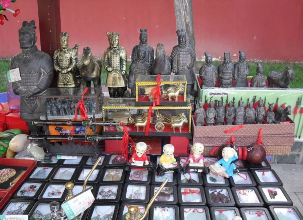 傳奇農民！他造假文物騙走故宮90萬，國家卻花錢請他“造假”