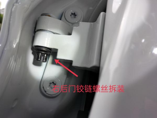 車停在自家院子裡被撞，這臺寶馬5系應該怎麼賠才好？
