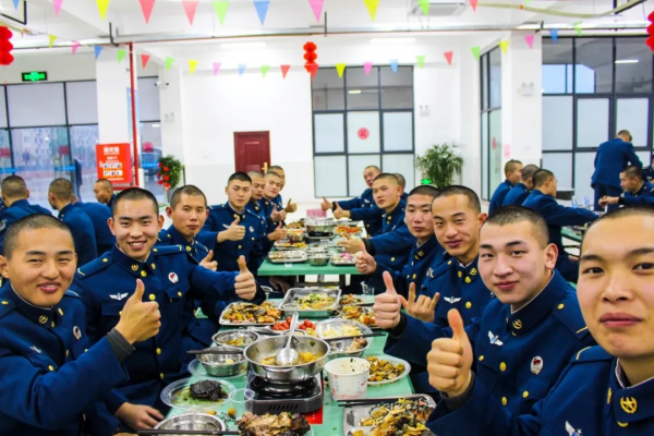 第一視角帶你探尋軍營的年