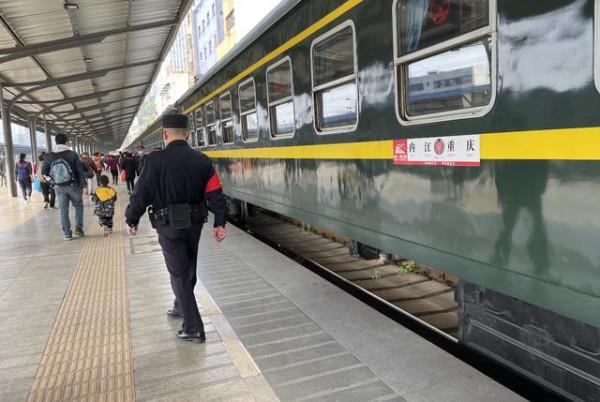 重慶遊不一樣玩法：乘綠皮火車逛廢棄古鎮，賞中國第二鐵路大橋