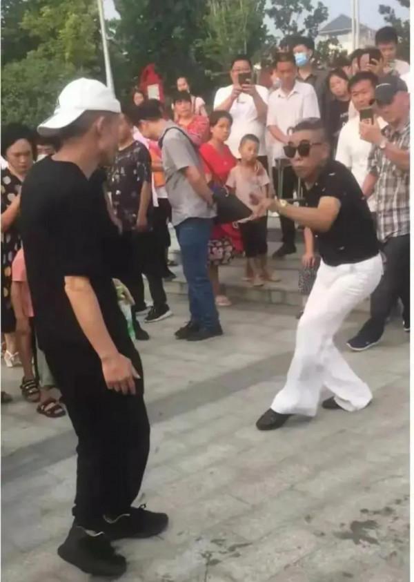 劉東立，從河南舞神淪落為網路笑話，成也尬舞，敗也尬舞