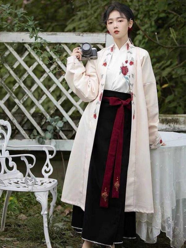 漢服元素衣服“火”了,穿上讓你提升氣質又溫婉,美出了新高度 漢服元素衣服“火”了,穿上讓你提升氣質又溫婉,美出了新高度
