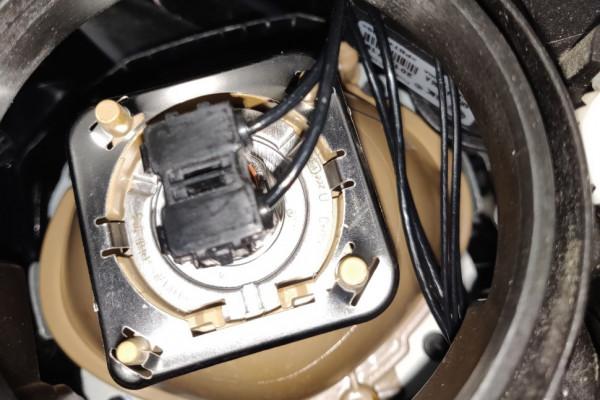 柯米克近光燈升級LED光源，全面提升車輛的大燈照明效果！