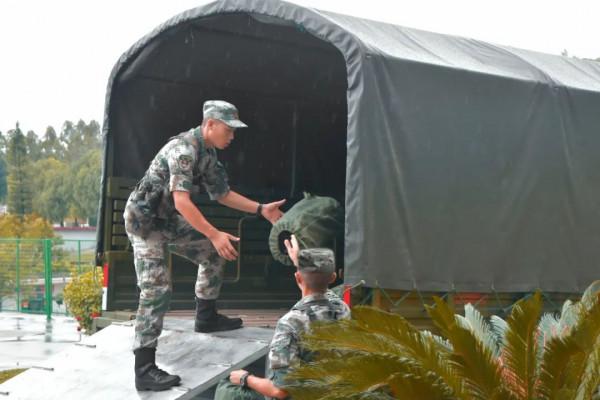 緊急集合,雨中拉動! 緊急集合,雨中拉動!