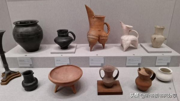 您知道故宮裡最古老的文物群是什麼，展出在哪裡嗎