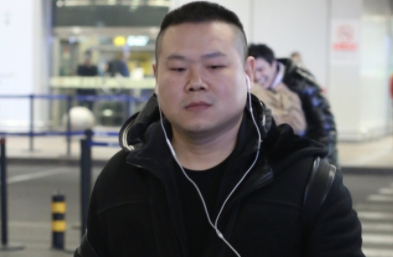 德雲社郭德綱愛徒岳雲鵬，再次被《人民日報》點名，是因為什麼？