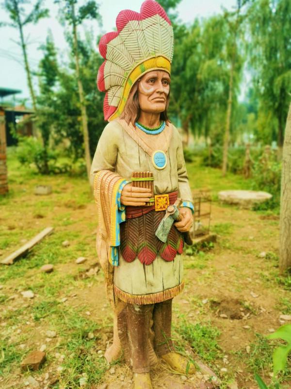 樹木鬱鬱蔥蔥，花草五顏六色，這裡被譽為大自然中的童話樂園