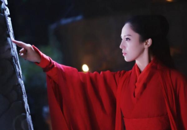 沒傾世之顏別硬演白髮女神，這6位女演員告訴你，什麼是一眼萬年