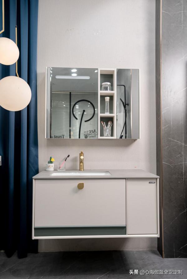 這款懸掛式浴室櫃盡顯小資情調