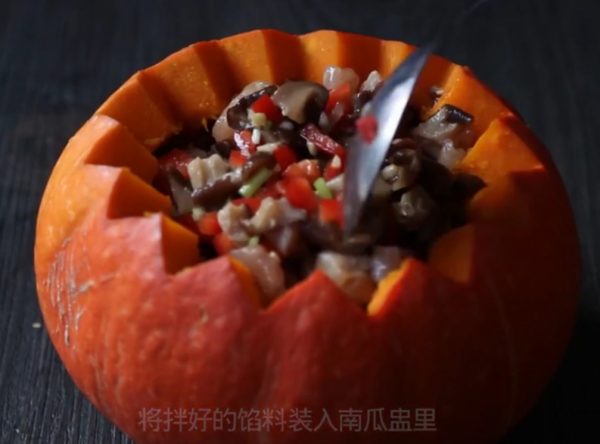 再不減肥就晚了#減脂#南瓜蒸香菇雞丁的好吃做法，肉嫩鮮香又營養