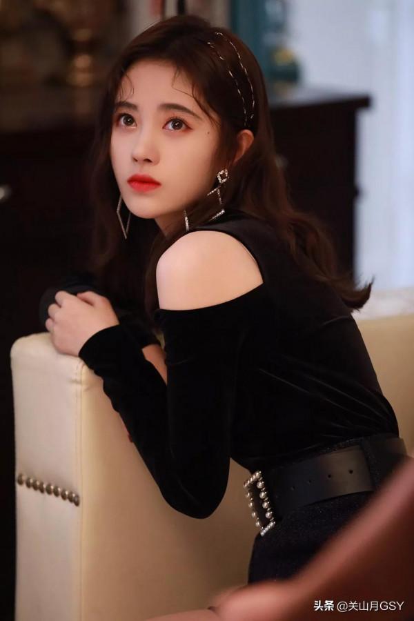 鞠婧禕美照一冊，欣賞