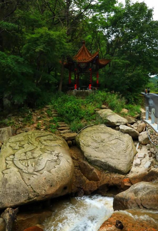 遼寧又發現神秘龍潭，被遊客稱為東北小九寨，人間仙境、天然氧吧