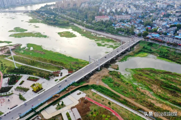 不可思議！已是深秋，月兒灣公園卻如此多彩，恰似夏日還未走遠