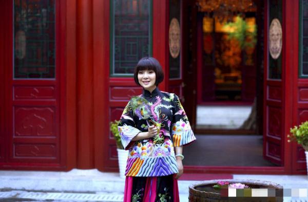 《常回家看看》的陳紅雖然年紀大了，但肉嘟嘟的臉蛋，仍沒有皺紋