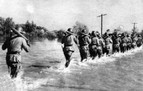 毛澤東對戰30萬敵軍,突然下令“原地睡覺三天”,巧妙轉危為安 毛澤東對戰30萬敵軍,突然下令“原地睡覺三天”,巧妙轉危為安