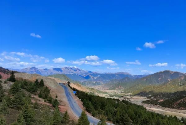 男子騎125摩托用9天時間從連灘西壩開到西藏拉薩，全程4千多公里