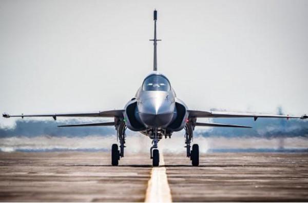 萬米高空戰機突然漏油,中國飛行員拒絕跳傘,他怎樣創造奇蹟的? 萬米高空戰機突然漏油,中國飛行員拒絕跳傘,他怎樣創造奇蹟的?