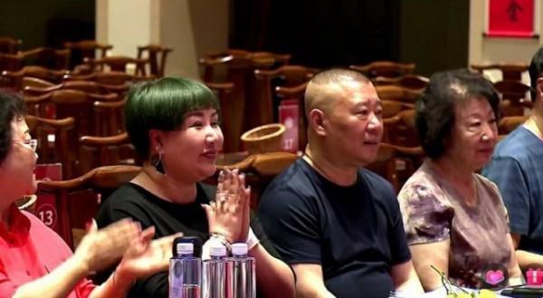 王惠跟好友聚會,尖下巴搶鏡雙眼皮很不自然,打光的臉像假臉 王惠跟好友聚會,尖下巴搶鏡雙眼皮很不自然,打光的臉像假臉