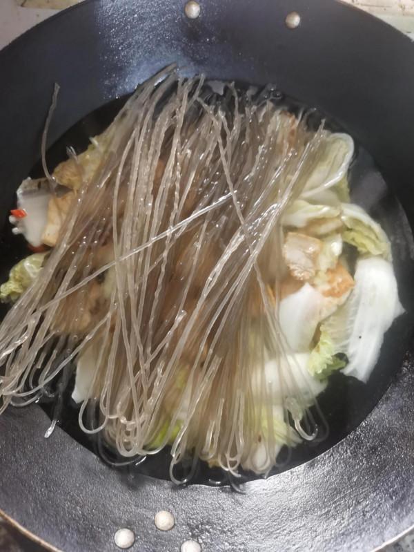 教大家煎豆腐豬肉燉粉條攪爛白菜，食材簡單既入味又美觀