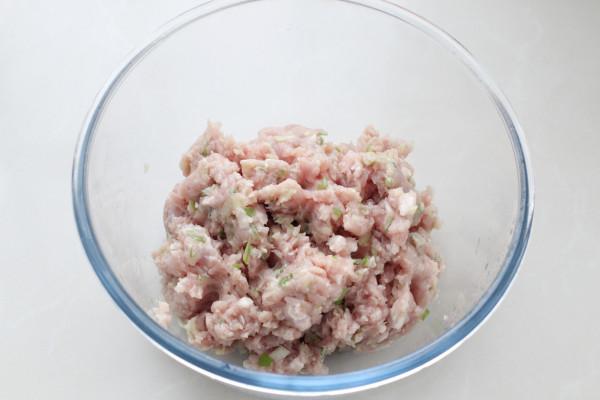 皮薄餡大的蘿蔔絲蒸餃，不揉麵不醒面，營養豐富適合秋冬季食用