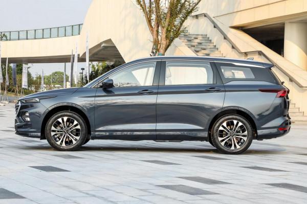 想買舒適省油的MPV，不妨看看這兩款，配矩陣式大燈、後排出風口