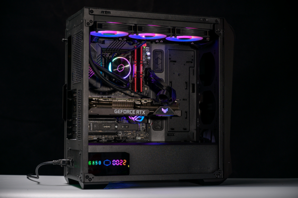 酷炫黑科技為硬體穩定保駕護航：酷冷機電散三件套體驗