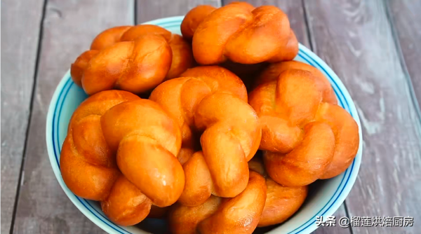 外面8元一斤的香軟麻花在家就能做出來,不需要技巧,比買的好吃 外面8元一斤的香軟麻花在家就能做出來,不需要技巧,比買的好吃