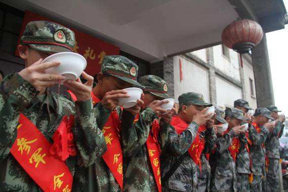 參軍入伍,身上為什麼不能有疤痕?這些徵兵規定原來都是為了你好 參軍入伍,身上為什麼不能有疤痕?這些徵兵規定原來都是為了你好