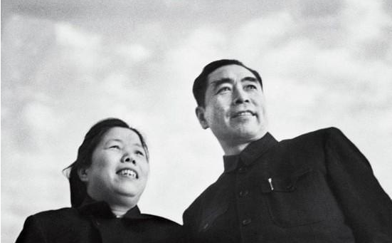 周恩來年輕時非常帥氣，為何他卻從28歲開始，留起了難看的大鬍子