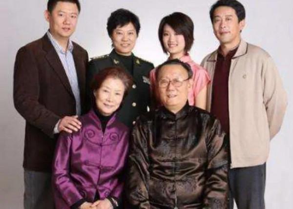 81歲的呂中嫁給了《西遊記》裡“鎮元大仙”,一對兒女都很爭氣 81歲的呂中嫁給了《西遊記》裡“鎮元大仙”,一對兒女都很爭氣