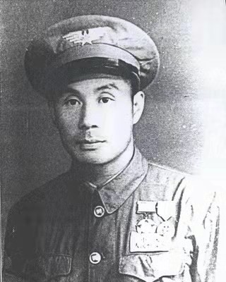 83年，一山東老農因倒茶身份暴露，85歲被隆重邀請到中南海