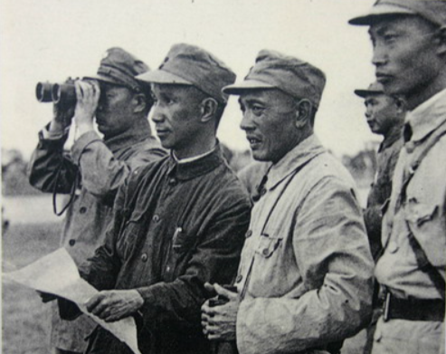 華野秘密行軍3日,突遭國軍轟炸,粟裕:那個排長有問題,抓住他 華野秘密行軍3日,突遭國軍轟炸,粟裕:那個排長有問題,抓住他