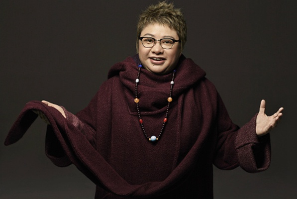 韓紅：6歲父親去世，9歲母親改嫁，奶奶把所有的愛給了我