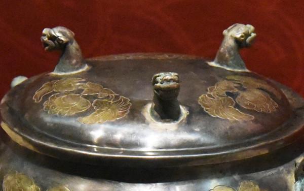 文物鑑賞 | 鎏金犀牛紋提樑銀壺 文物鑑賞 | 鎏金犀牛紋提樑銀壺