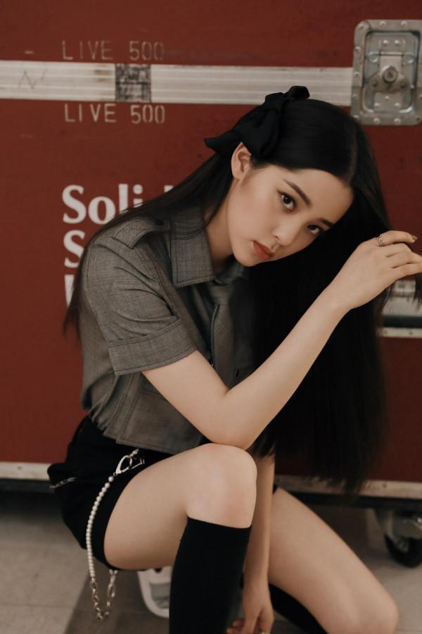 明星穿什麼——冬日必備單品小腿襪 明星穿什麼——冬日必備單品小腿襪