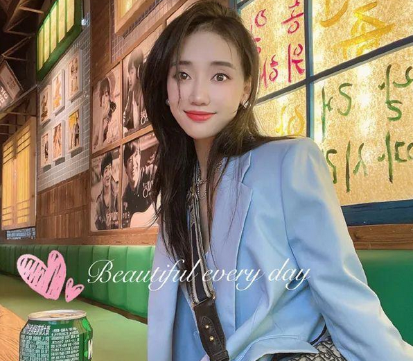 體壇最美女神舒思瑤婚後首曬照:顏值氣質依舊,穿衣風格保守很多 體壇最美女神舒思瑤婚後首曬照:顏值氣質依舊,穿衣風格保守很多