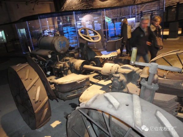 拖拉機騎士：兩次世界大戰之間的義大利輪式坦克